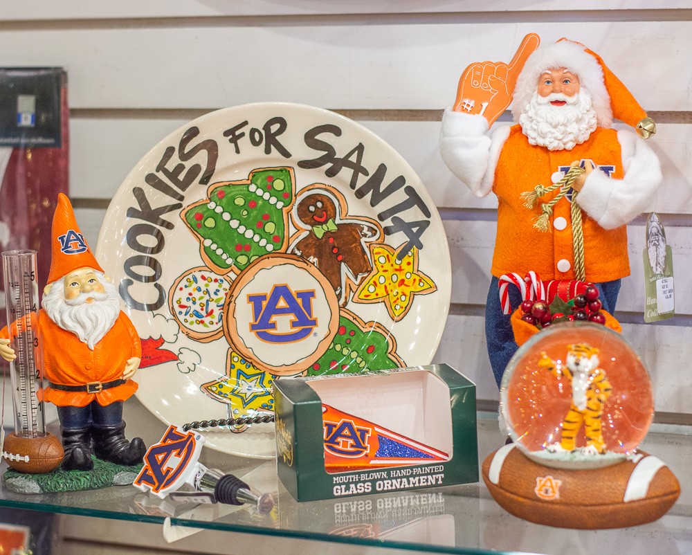 Auburn Christmas Decor
