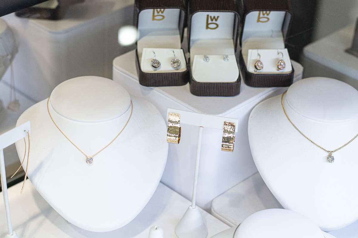 gold and diamond jewelry